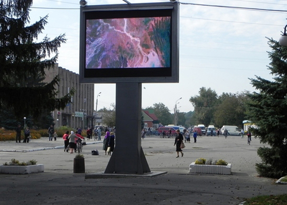 Il LED di pubblicità all'aperto scherma l'Ucraina minima che resiste al freddo estremo